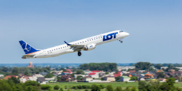 Un empleado de LOT Polish Airlines pidió dinero prestado a los pasajeros para las reparaciones del avión
